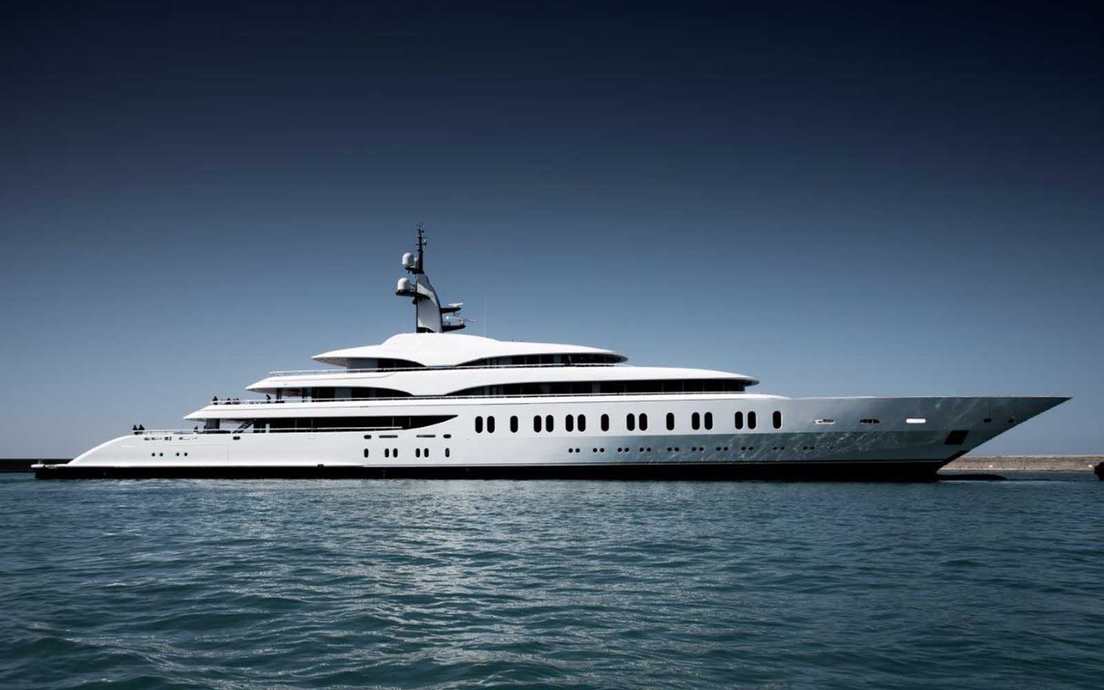 superiate benetti giga yacht - boat shopping