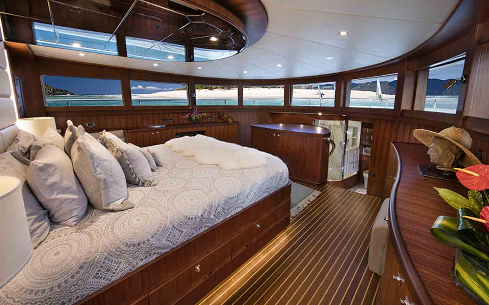 johnson yachts 110 skylounge - boat shopping