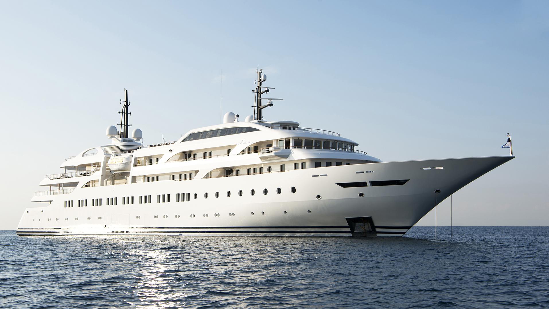 1. superiate Dream Superyacht Awards 2019 - boat shopping