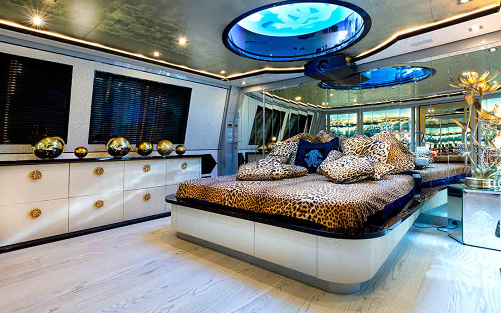 iate freedom ccn roberto cavalli - boat shopping