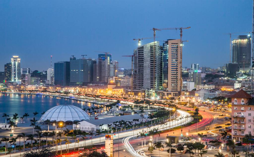 1. Luanda, Angola - boat shopping África