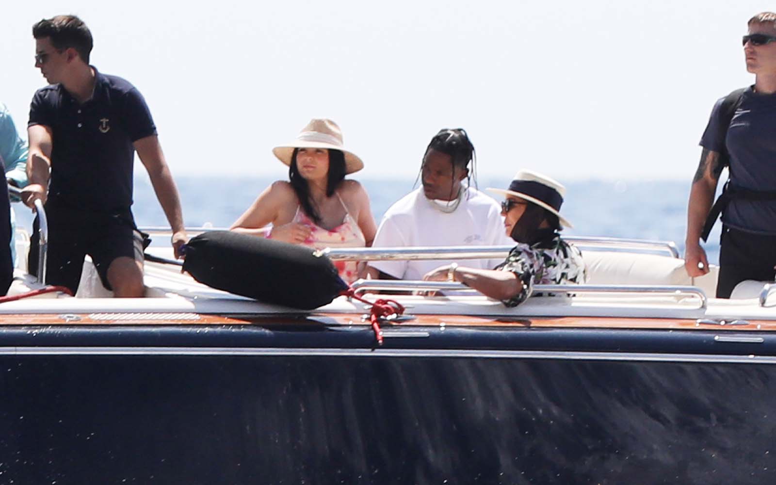 superiate kylie jenner - boat shopping