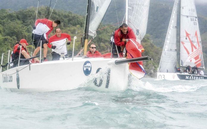 Caballo Loco lidera na C30 (Aline Bassi Balaio de Ideias) - boat shopping Copa Suzuki