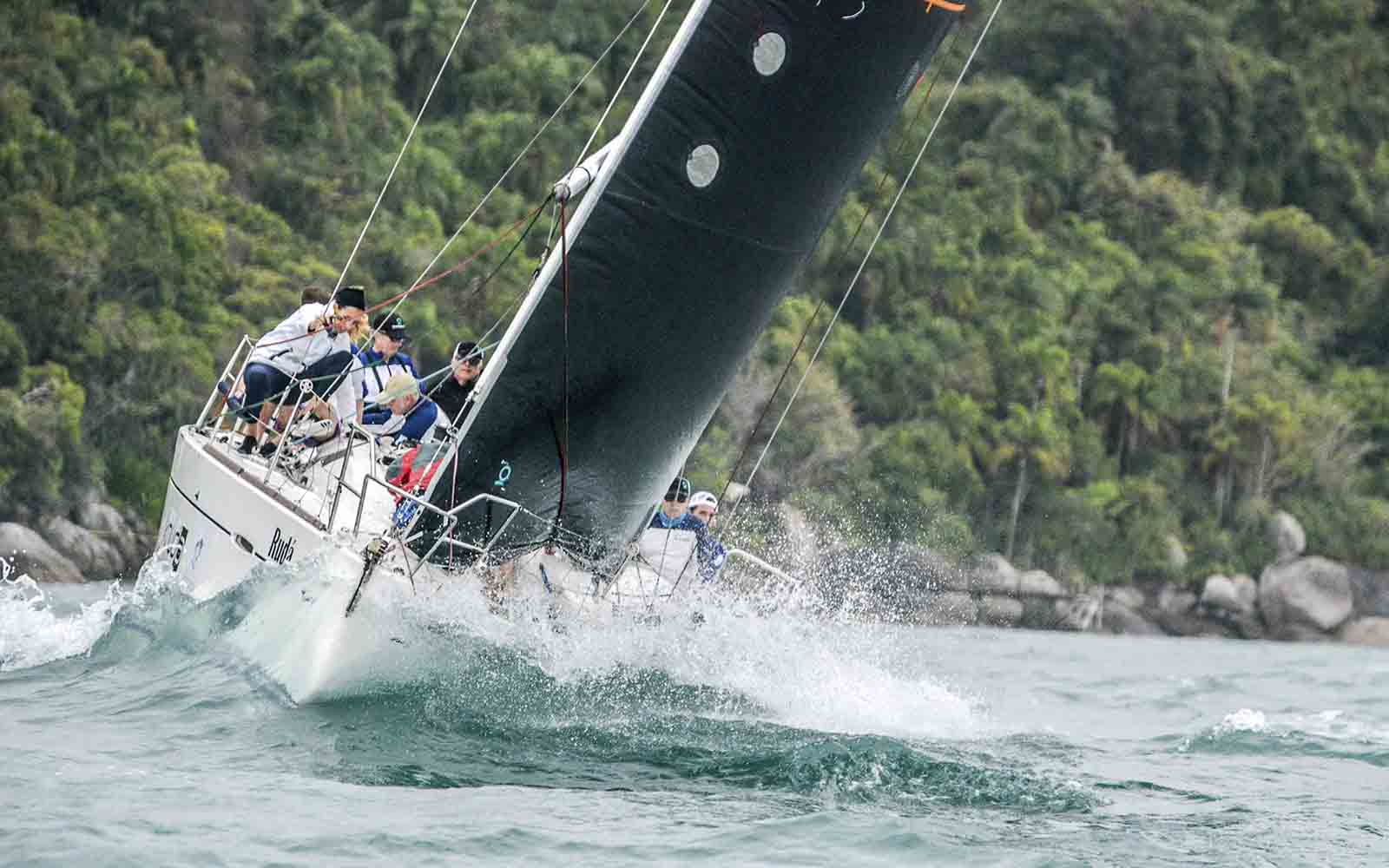 Copa Suzuki Rudá venceu as duas regatas na IRC (Aline Bassi Balaio de Ideias) - boat shopping