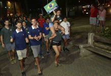 Brasileiros em festa (Ronald Kraag)