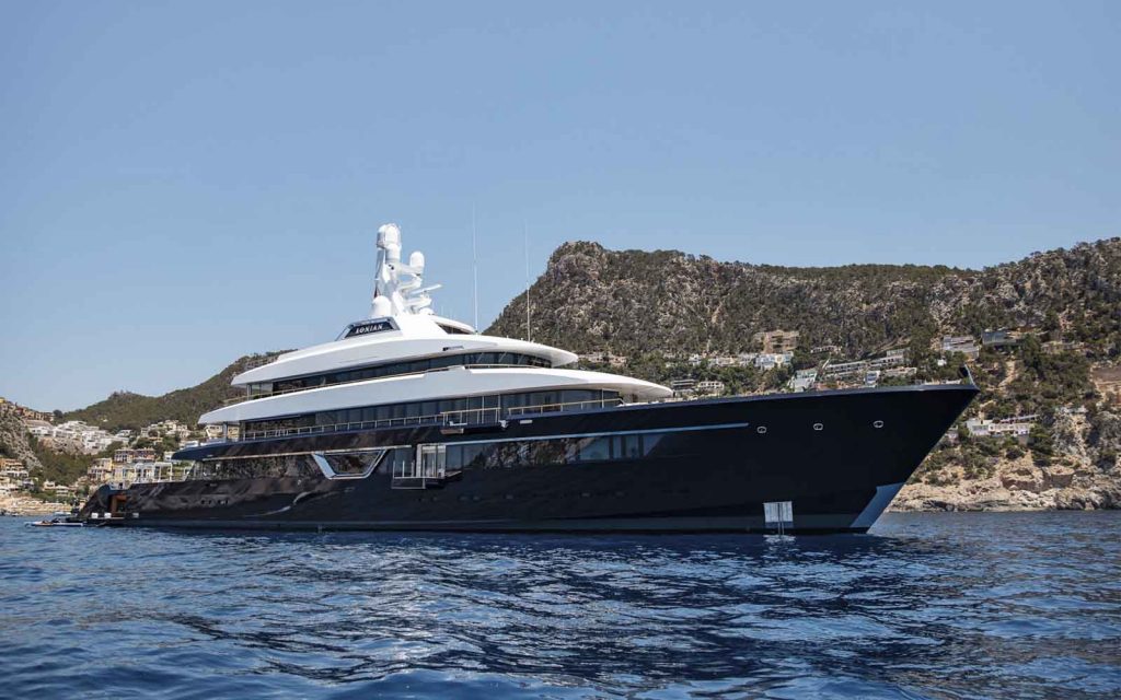 Feadship superyacht Lonian - boat shopping