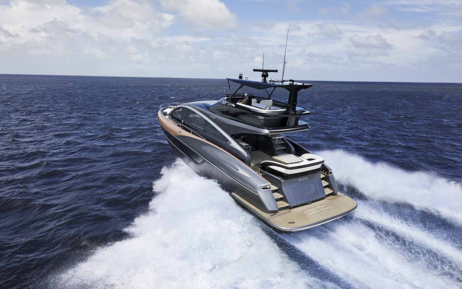 Lexus LY 650 Iate Flybridge - boat shopping