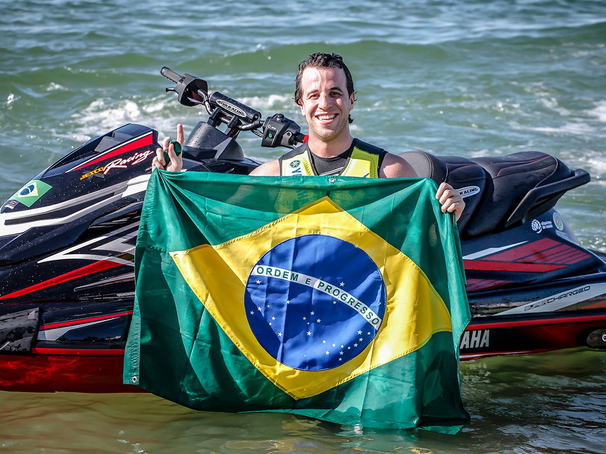 Umberto Brito JetCo Racing Yamaha Campeão mundial - boat shopping