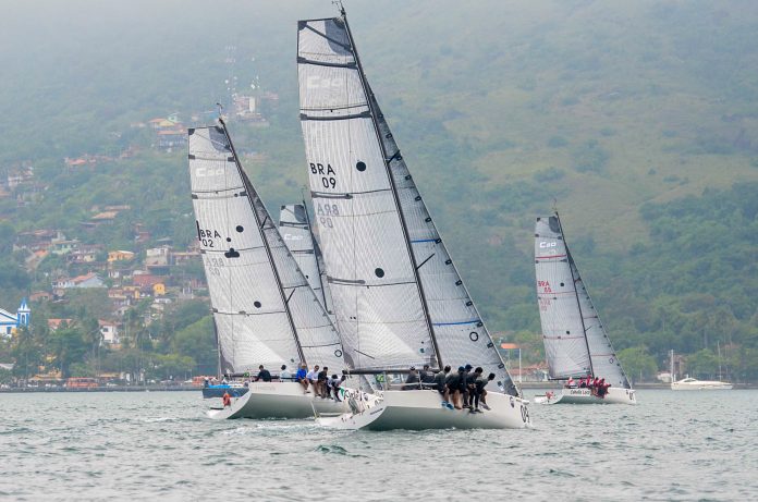 Flotilha da C30 em Ilhabela (Aline Bassi Balaio de Ideias) - boat shopping