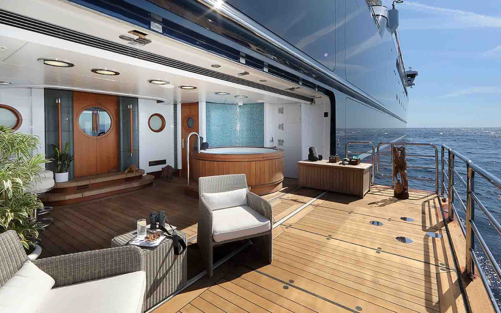 Superiate Octopus - boat shopping