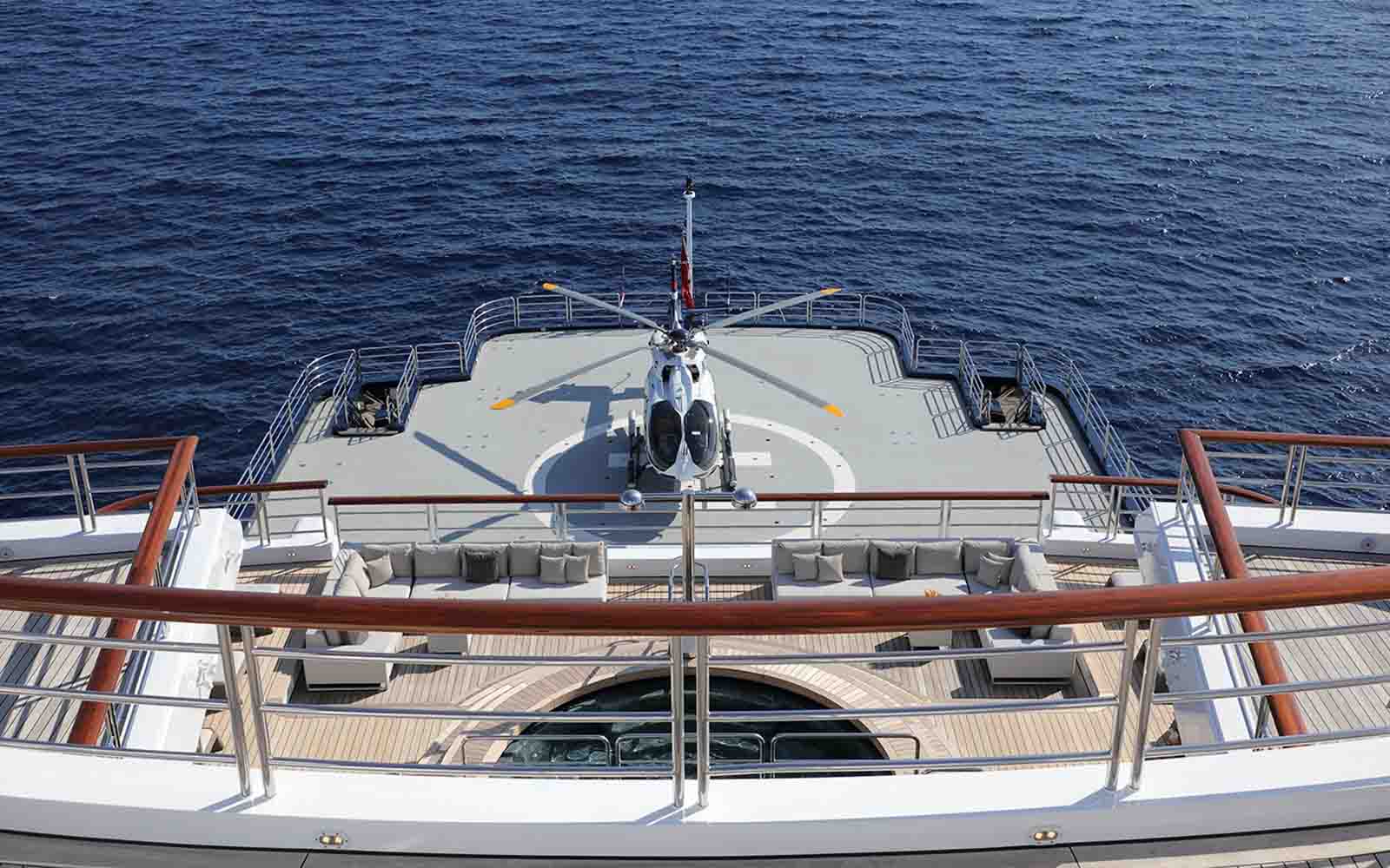 Superiate Octopus - boat shopping