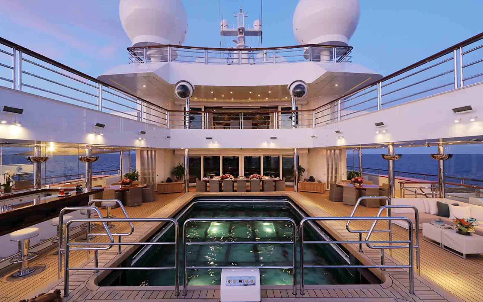 Superiate Octopus - boat shopping