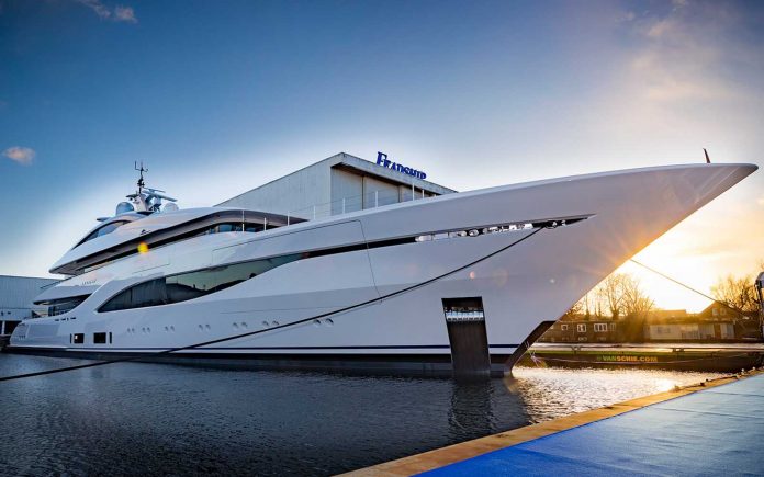 Superyacht Arrow Feadship entrega - boat shopping