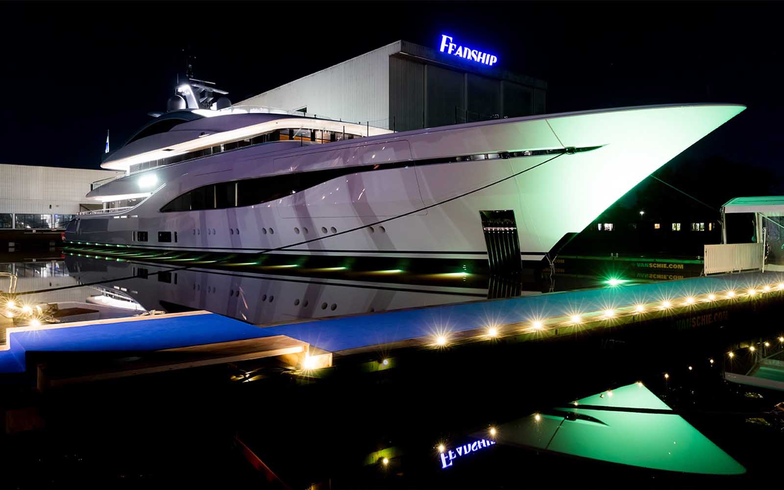 Superyacht Arrow Feadship entrega - boat shopping