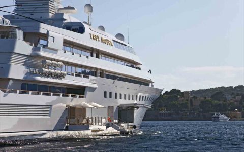 Superyacht Lady Moura – boat shopping 4