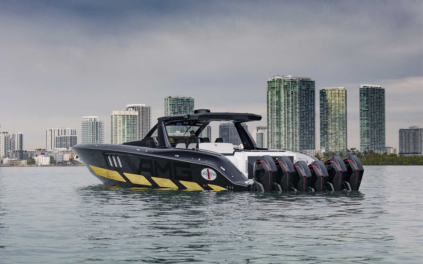 Cigarette Racing e Mercedes-AMG - boat shopping