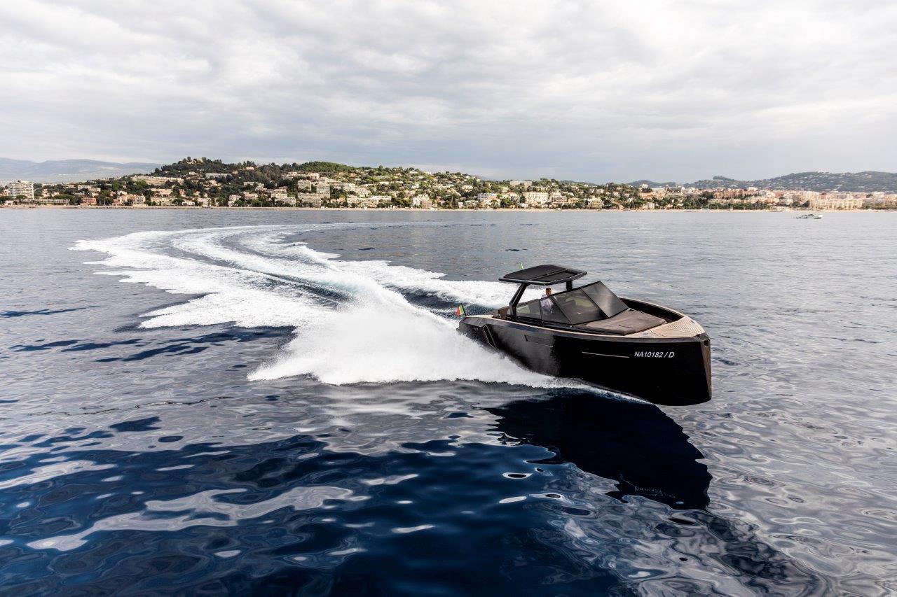 Evo Yachts Evo R4 WA - boat shopping