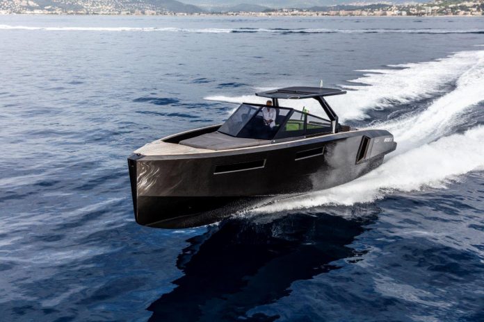 Evo Yachts Evo R4 WA - boat shopping