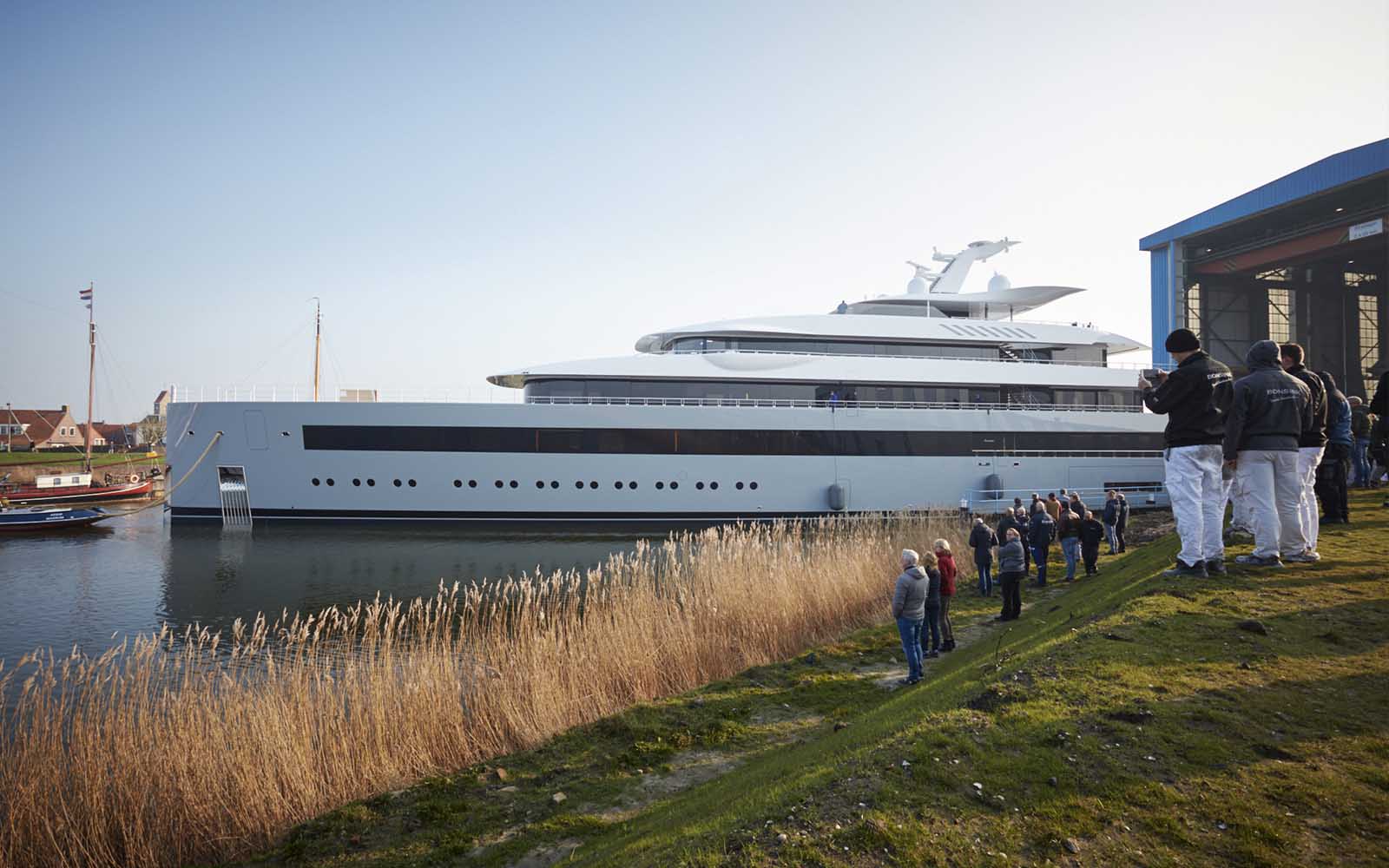 Feadship Moonrise - boat shopping