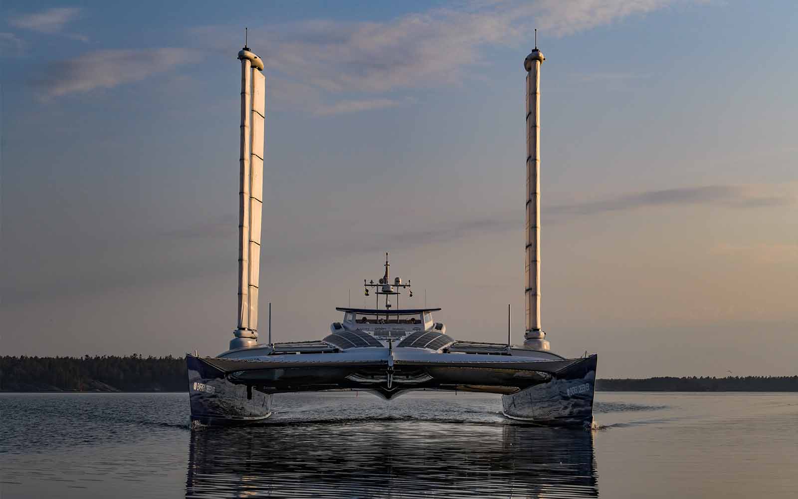 Toyota e Energy Observer - boat shopping