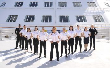 Celebrity Edge ponte de comando 100% feminina - boat shopping