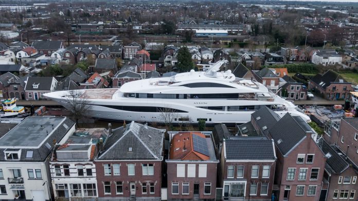 Feadship Arrow teste de mar - boat shopping 1