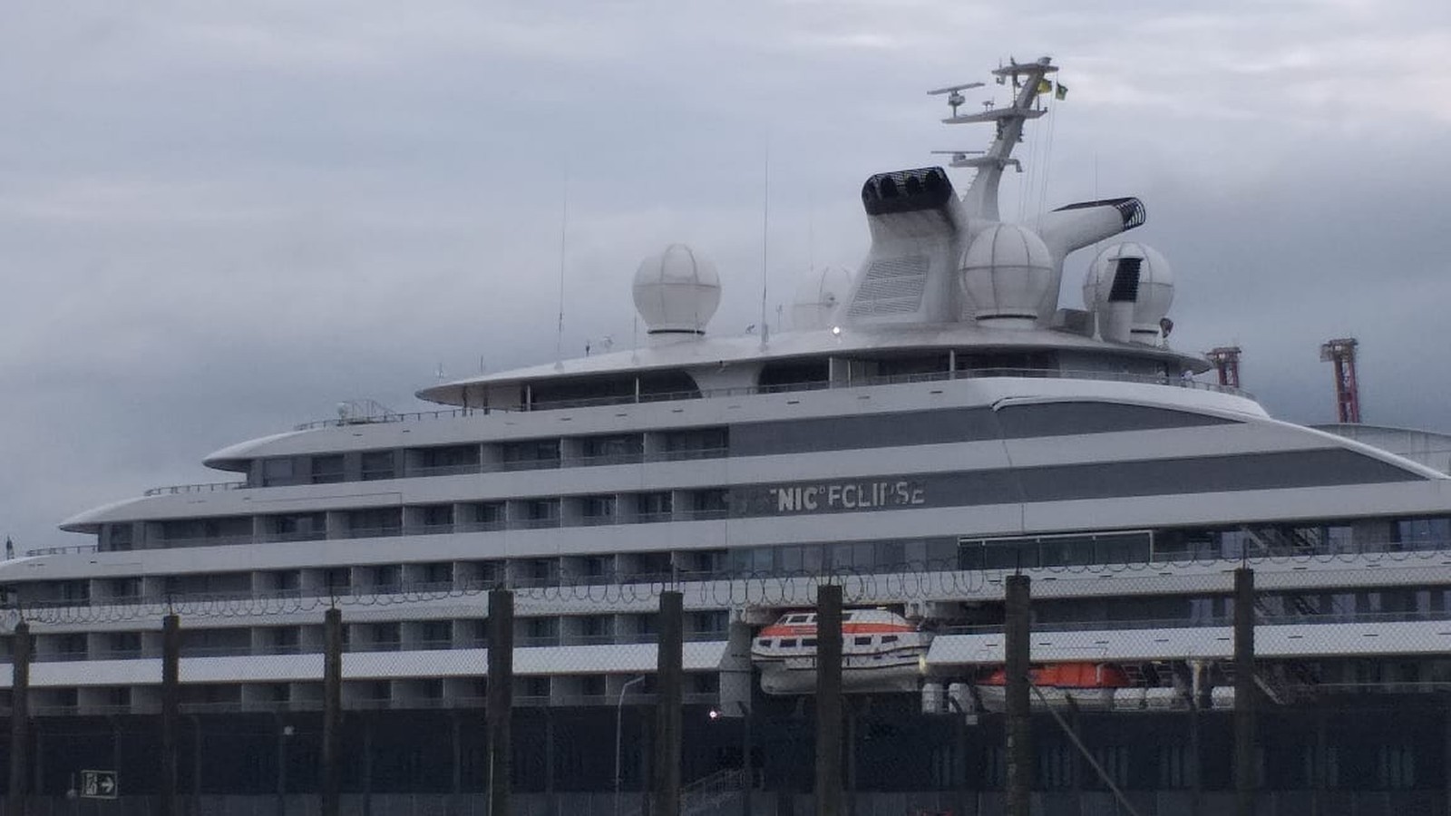 Navio de luxo atracou no Porto de Santos após temporada de passeio na Antártica — Foto- Alexsander Ferraz:A Tribuna Jornal - boat shopping