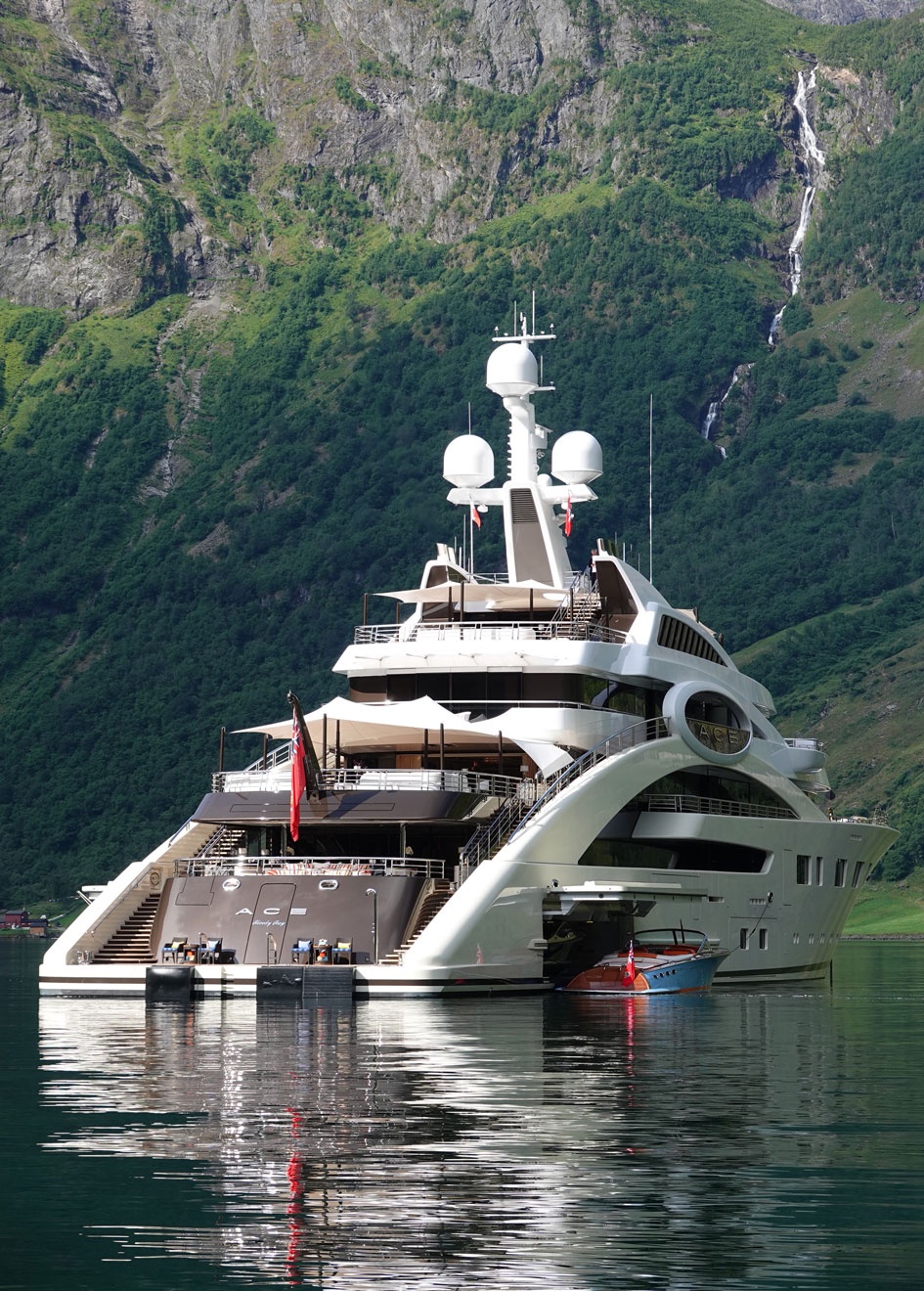 Superiate Ace Lurssen - boat shopping 1