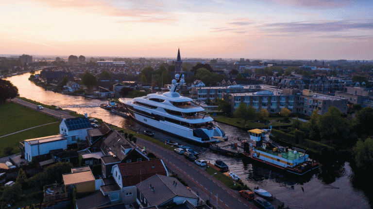Superiate Podium Feadship - boat shopping 1
