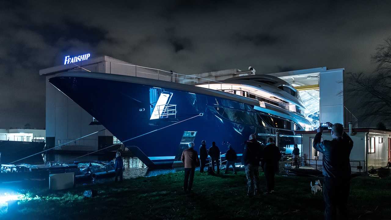 Superiate Podium Feadship - boat shopping