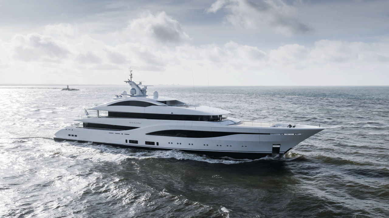 Superiate Arrow Feadship - boat shopping