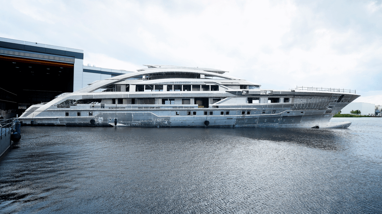 Superiate Heesen Project Cosmos - boat shopping
