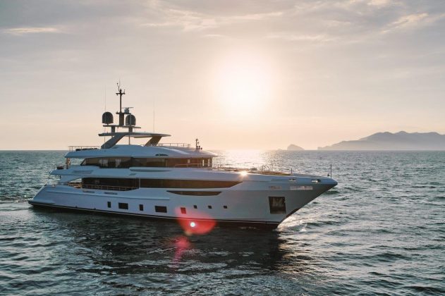 Superiate Ink Benetti Diamond 145 - boat shopping