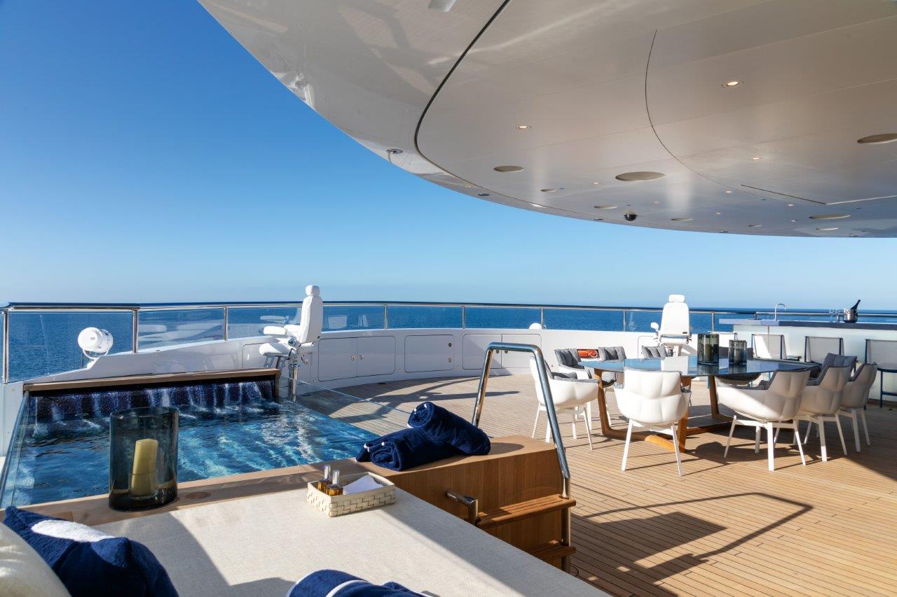 Superiate Luminosity Benetti - boat shopping