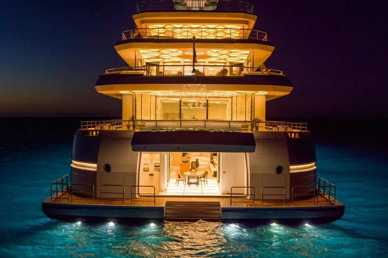 Superiate Luminosity Benetti - boat shopping