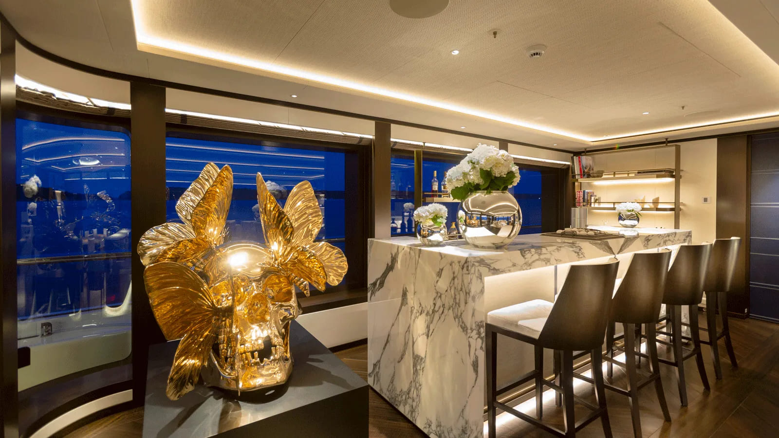 Superiate Lunasea Feadship - boat shopping