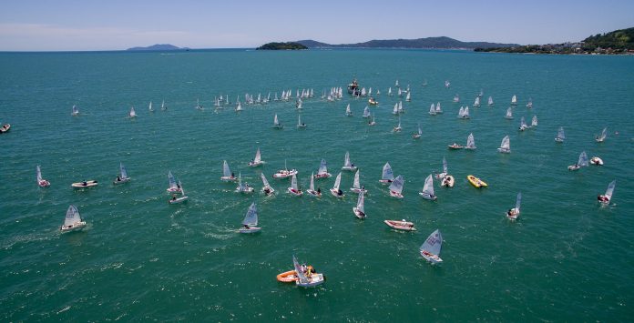 42º Campeonato Sul-Brasileiro de Optimist - boat shopping