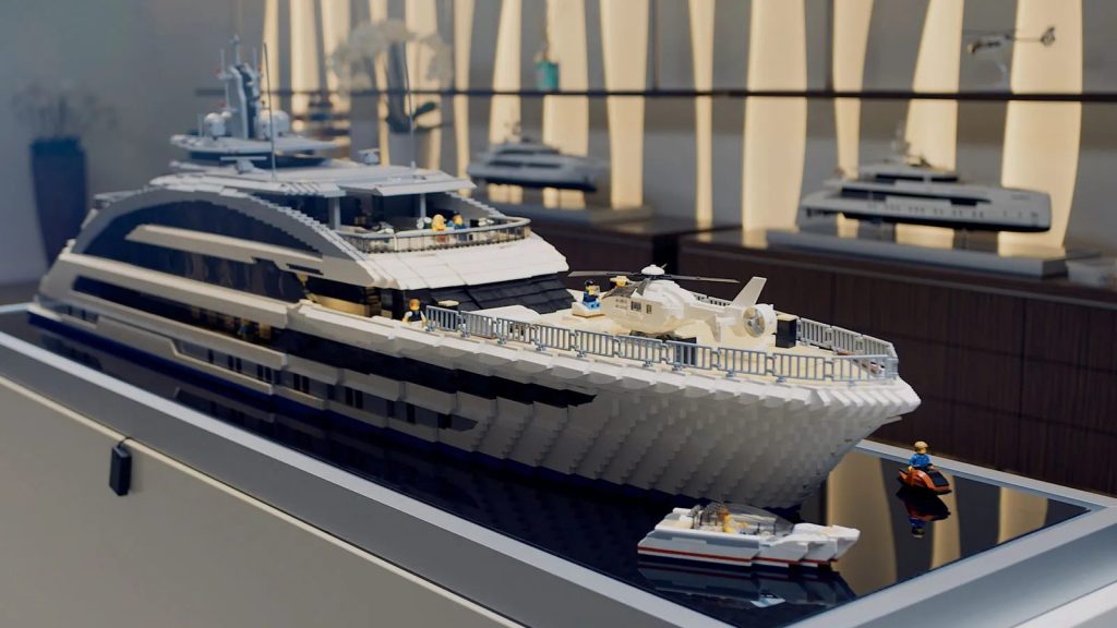 Heesen superiate cosmo em lego - boat shopping