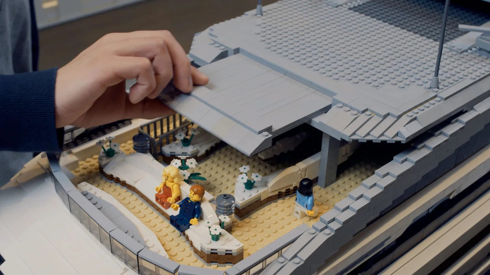 Heesen superiate cosmo em lego - boat shopping