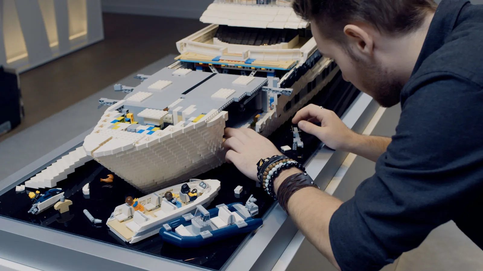 Heesen superiate cosmo em lego - boat shopping