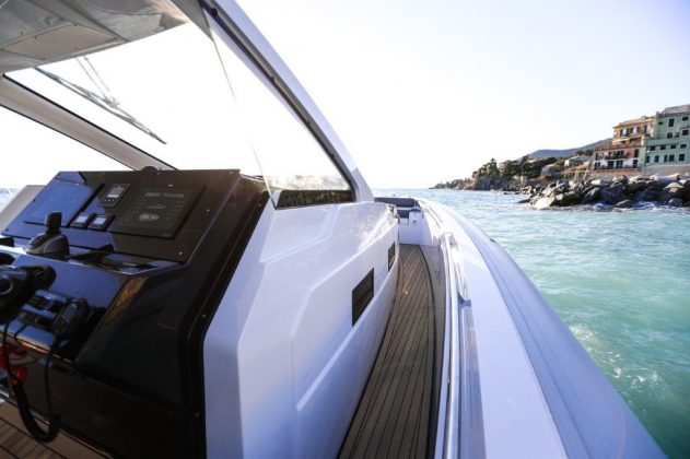 Tecnorib Pirelli 42 - boat shopping