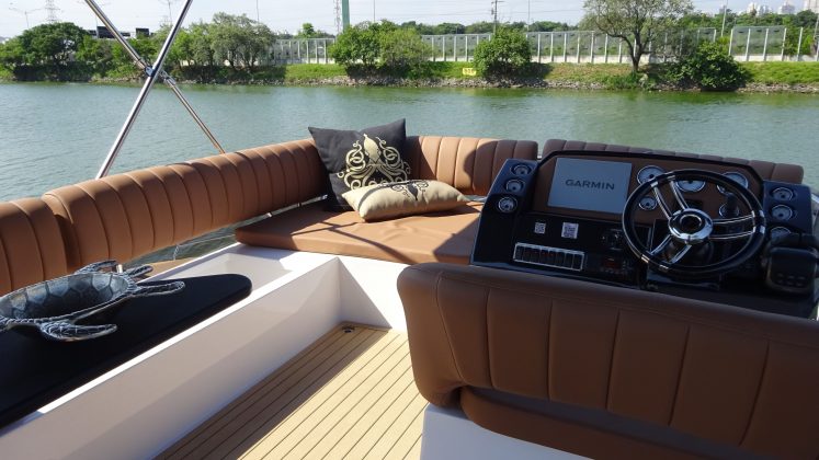 Triton 470 Fly - boat shopping