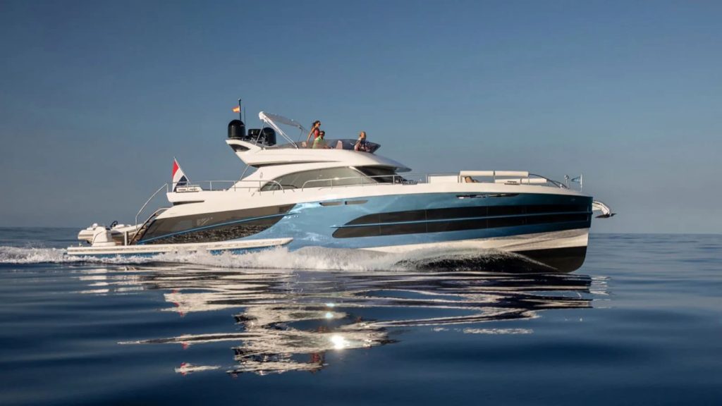 Van der Valk BeachClub 660 - boat shopping