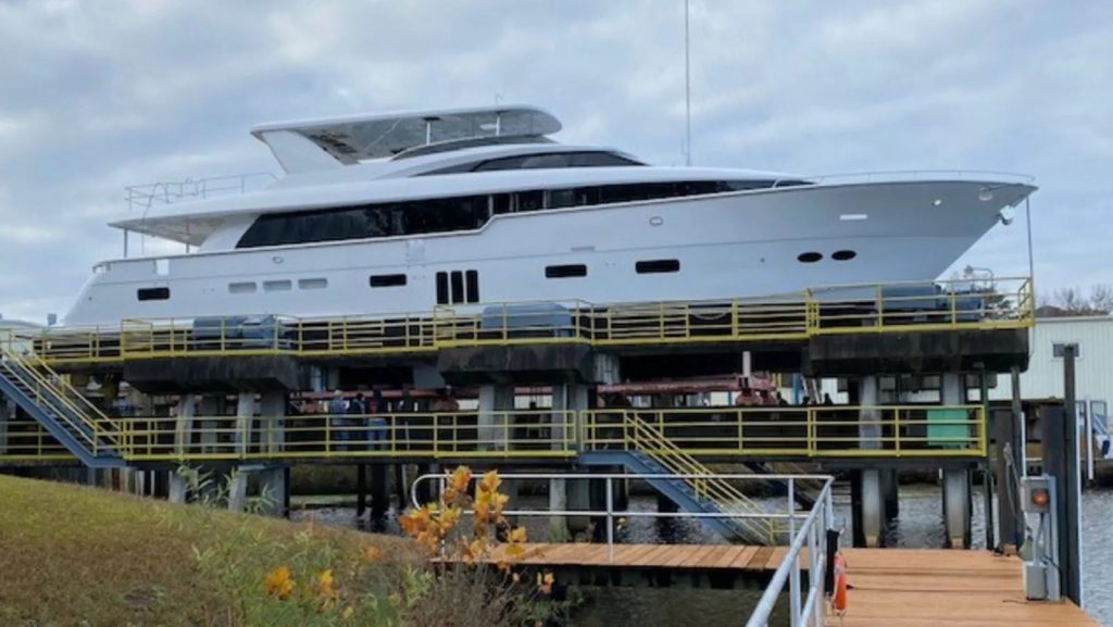 Hatteras 105 Raised Pilothouse yacht - boat shopping