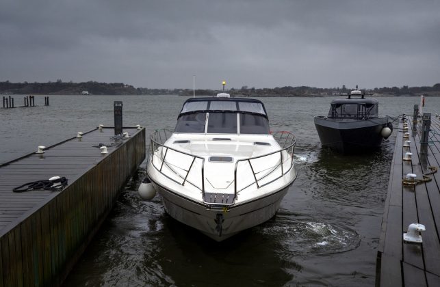 Volvo penta self docking - boat shopping