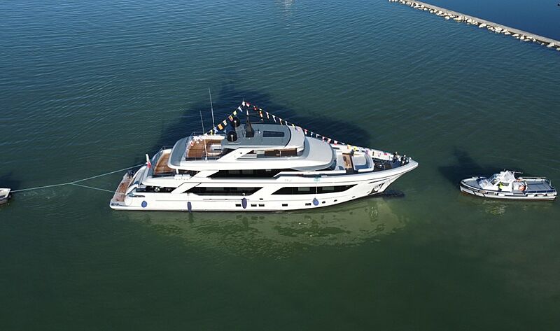 cantiere delle marche iate explorer RJ 130 - boat shopping