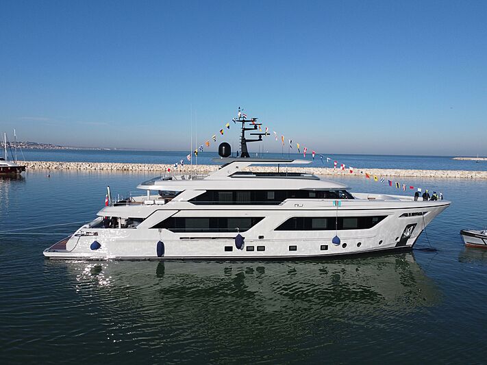 cantiere delle marche iate explorer RJ 130 - boat shopping