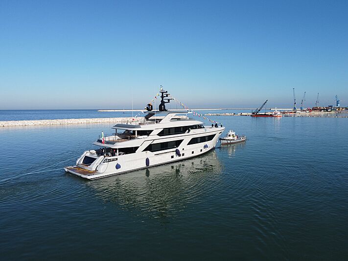 cantiere delle marche iate explorer RJ 130 - boat shopping