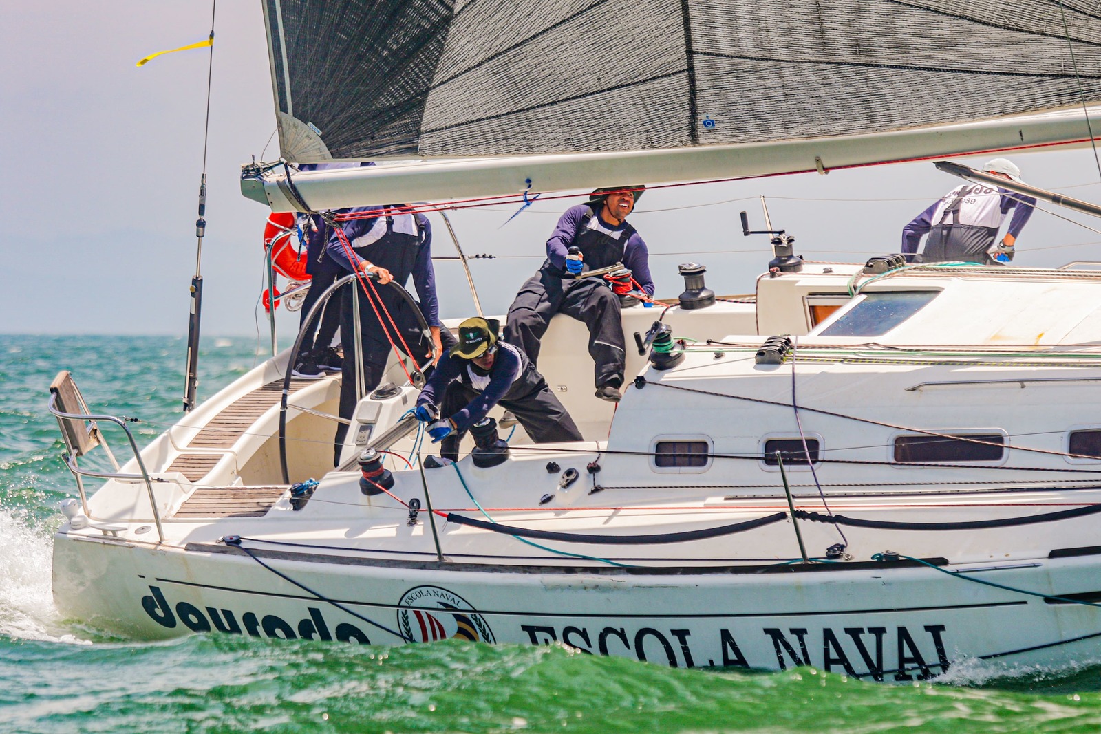 segundo dia do 32º Circuito Oceânico da Ilha de Santa Catarina - boat shopping