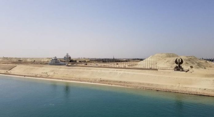 Canal de Suez desimpedido - boat shopping